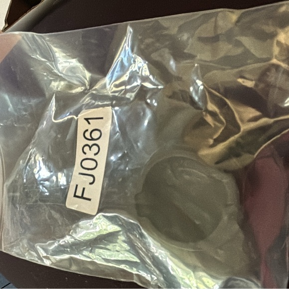 799585 Fuel Tank Caps For Briggs & Stratton
Mower 550E & 550EX Series, 625E, - Picture 4 of 6